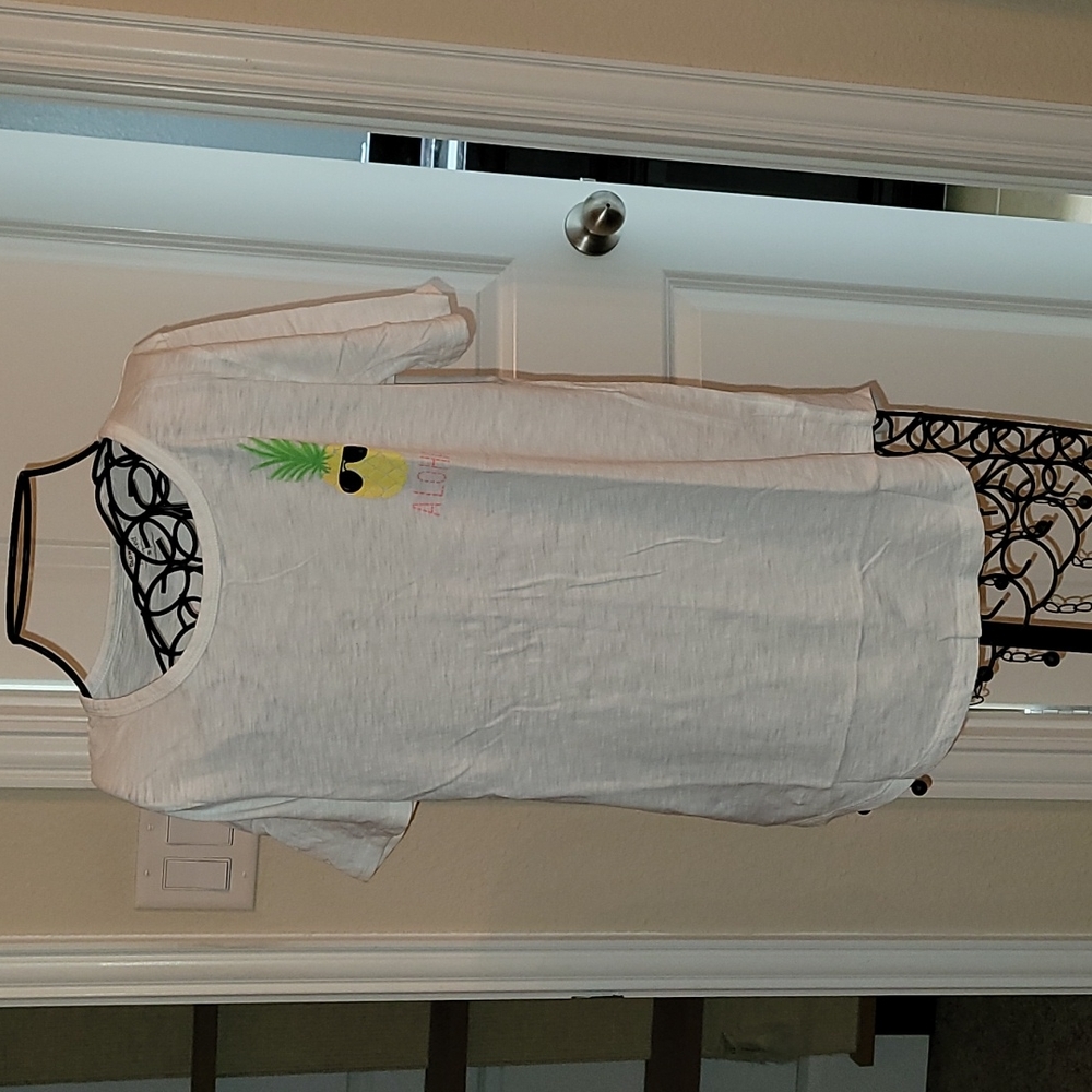 Aloha pineapple Old Navy tee